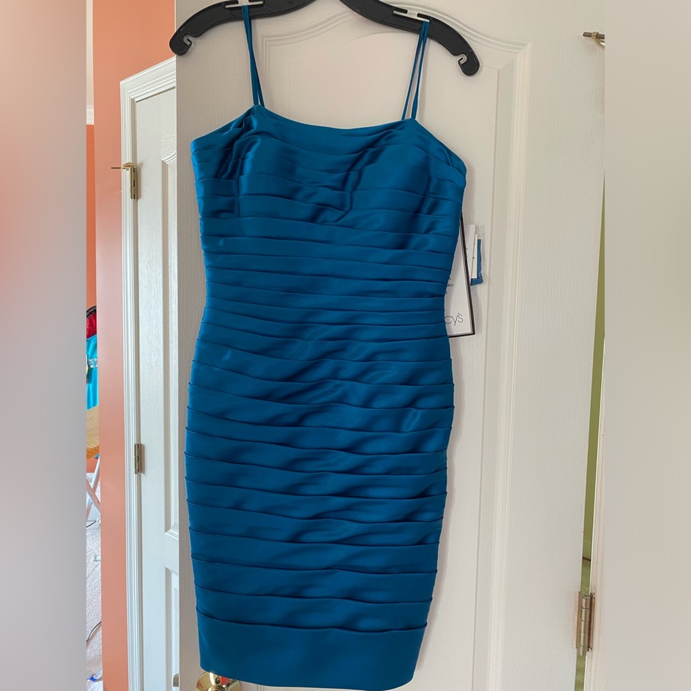 Can be worn strapless or with adjustable straps.
